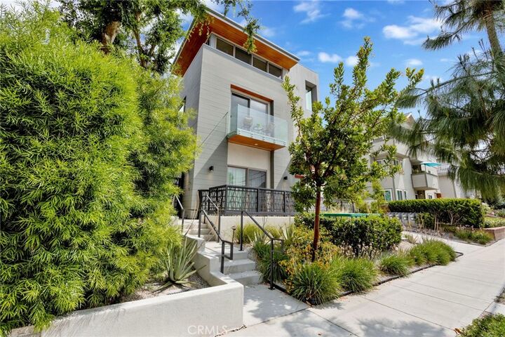 Property Photo:  943 E California Boulevard 2  CA 91106 