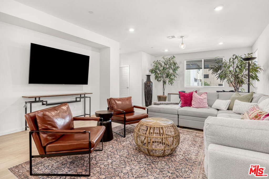 Property Photo:  768 Daniel Freeman Circle  CA 90301 
