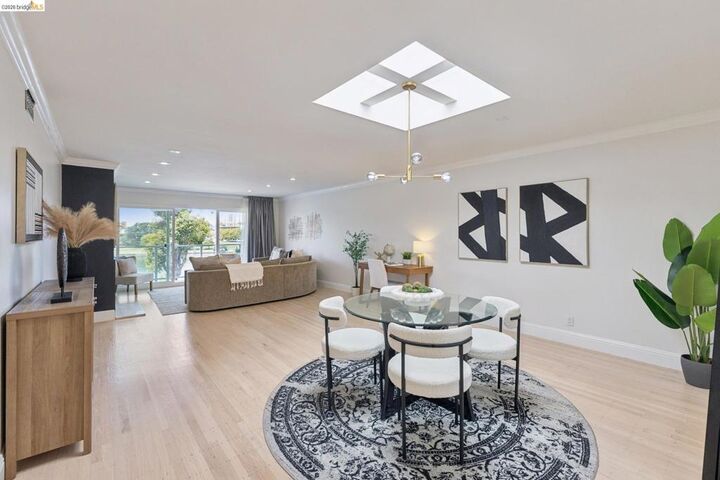 Property Photo:  2316 Lakeshore Ave 8  CA 94606 
