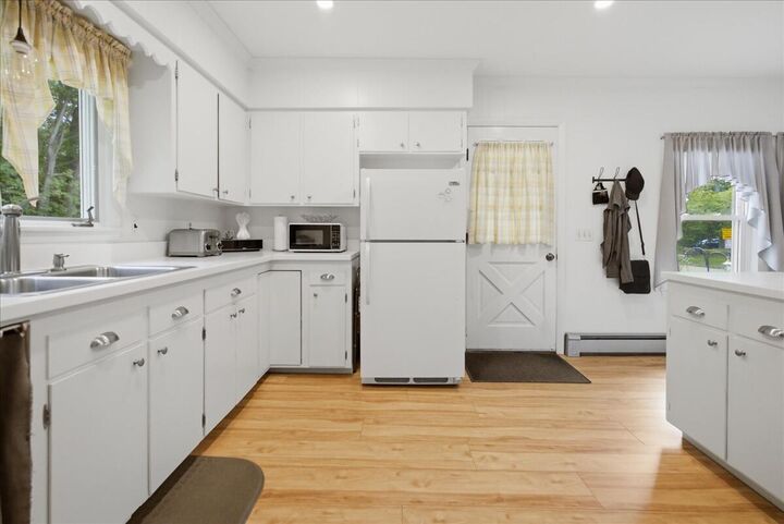 Property Photo:  