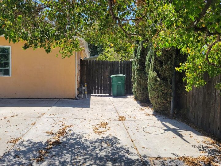 Property Photo: 2101 Canal Farm Lane CA 93635