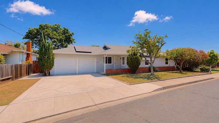 Property Photo: 324 Sycamore Avenue CA 95336