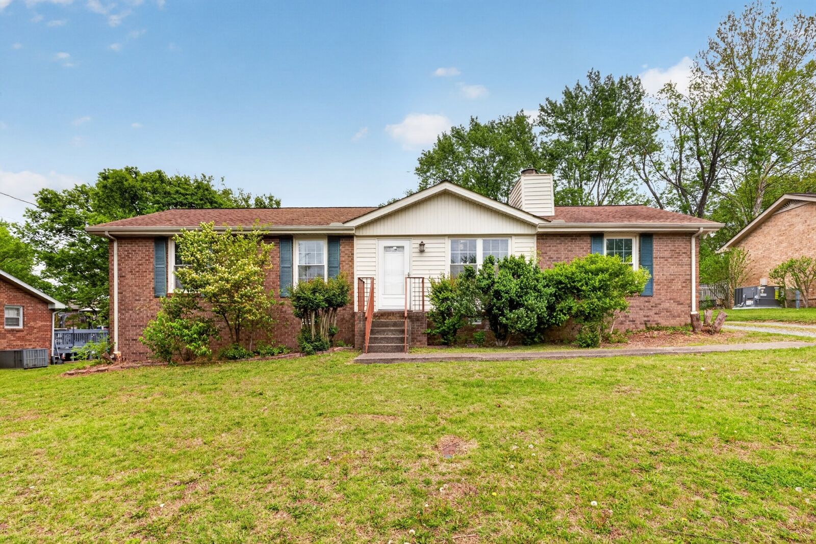 Property Photo:  120 Hillwood Dr  TN 37075 