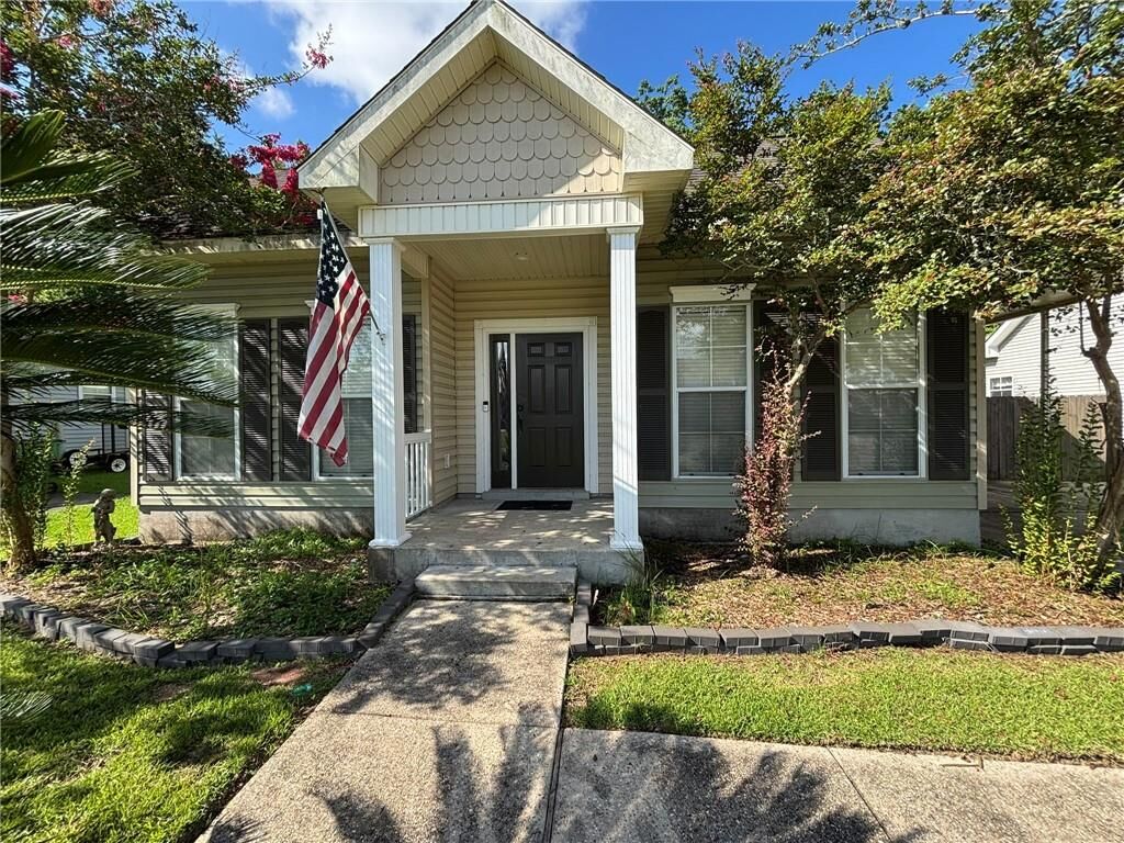 Property Photo: 2735 Village Court LA 70072