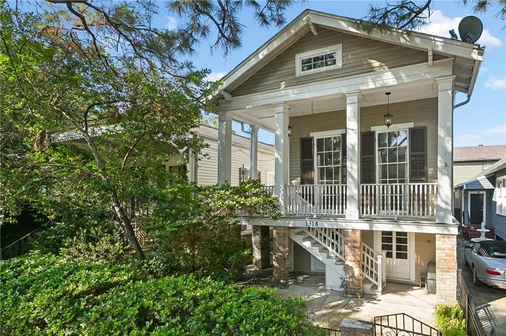 Property Photo:  1318 Washington Avenue  LA 70130 