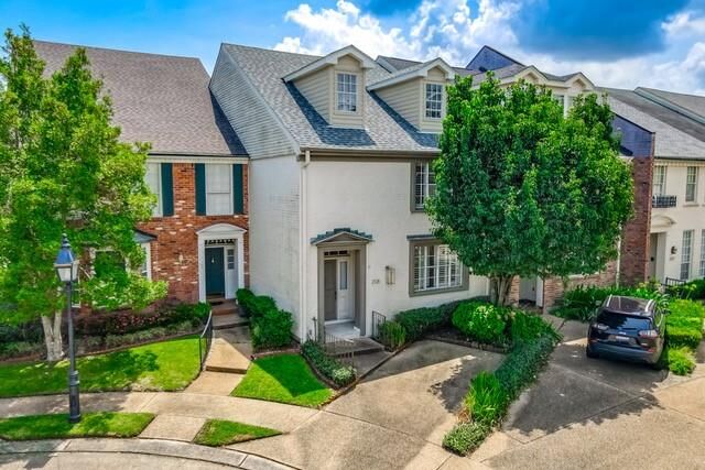 Property Photo: 208 Rue St Peter Street LA 70005