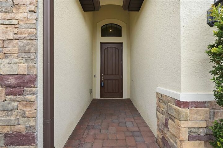 Property Photo:  28004 Foxrock Ct  FL 34135 