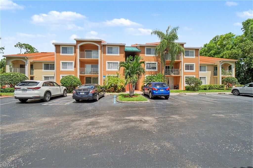 Property Photo:  1280 Wildwood Lakes Blvd 106  FL 34104 