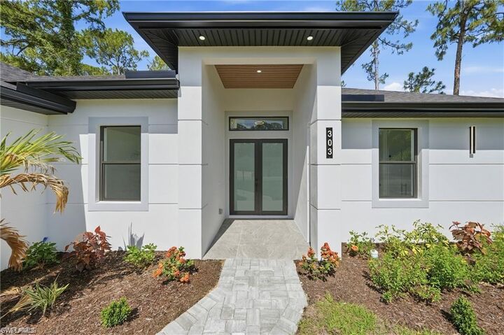 Property Photo: 303 McArthur Ave FL 33936