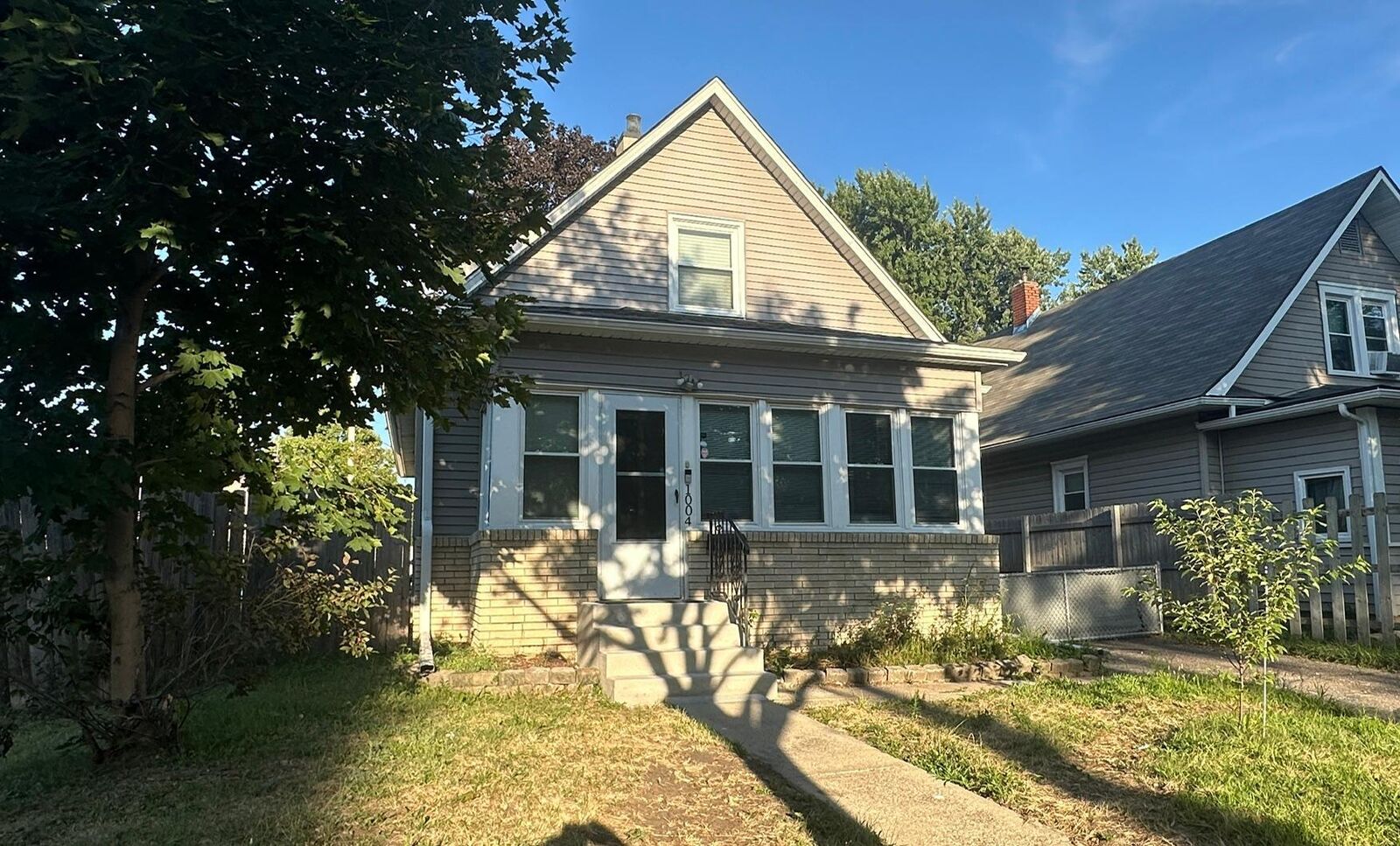 Property Photo:  1004 Western Avenue N  MN 55117 