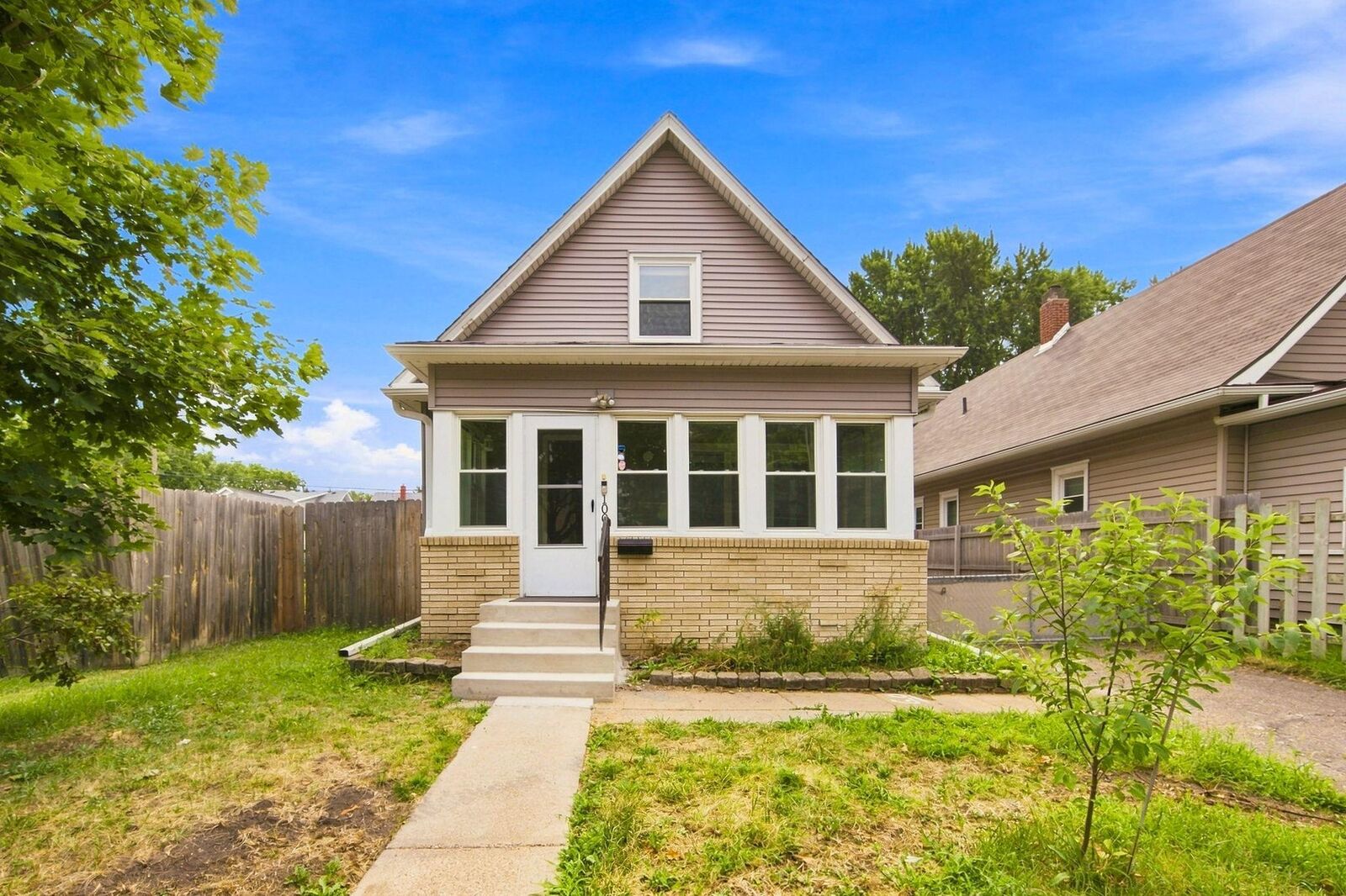 Property Photo: 1004 Western Avenue N MN 55117