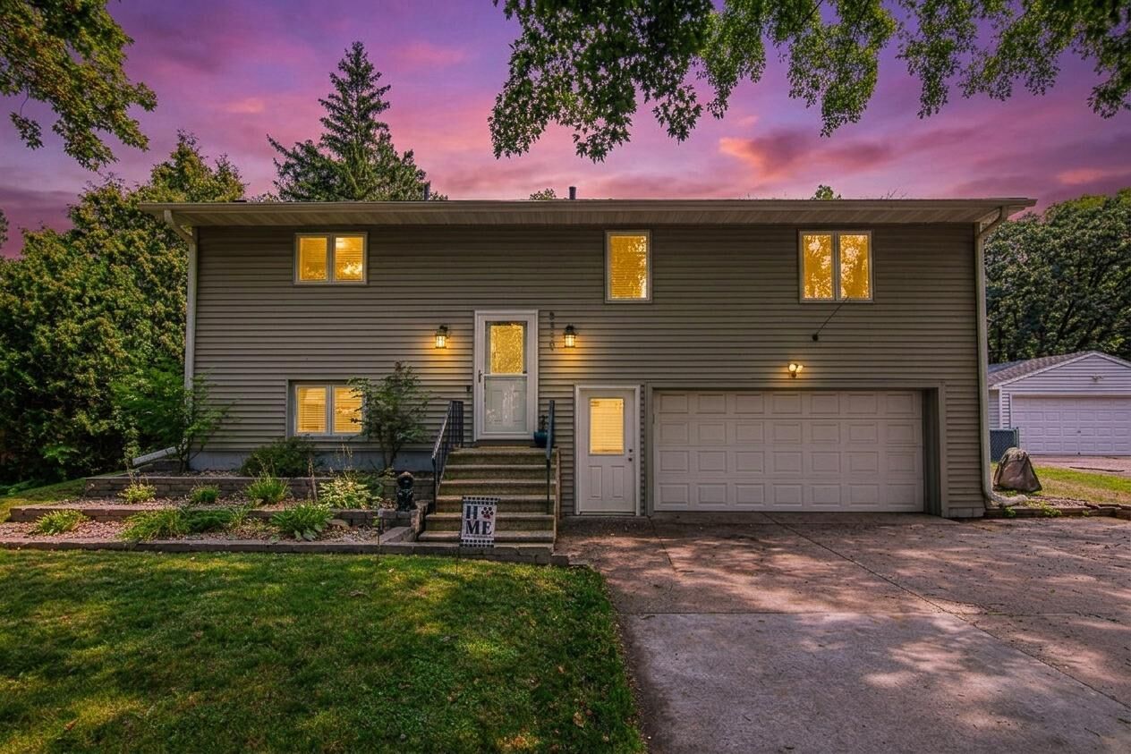 Property Photo:  5919 Oldfield Avenue N  MN 55082 