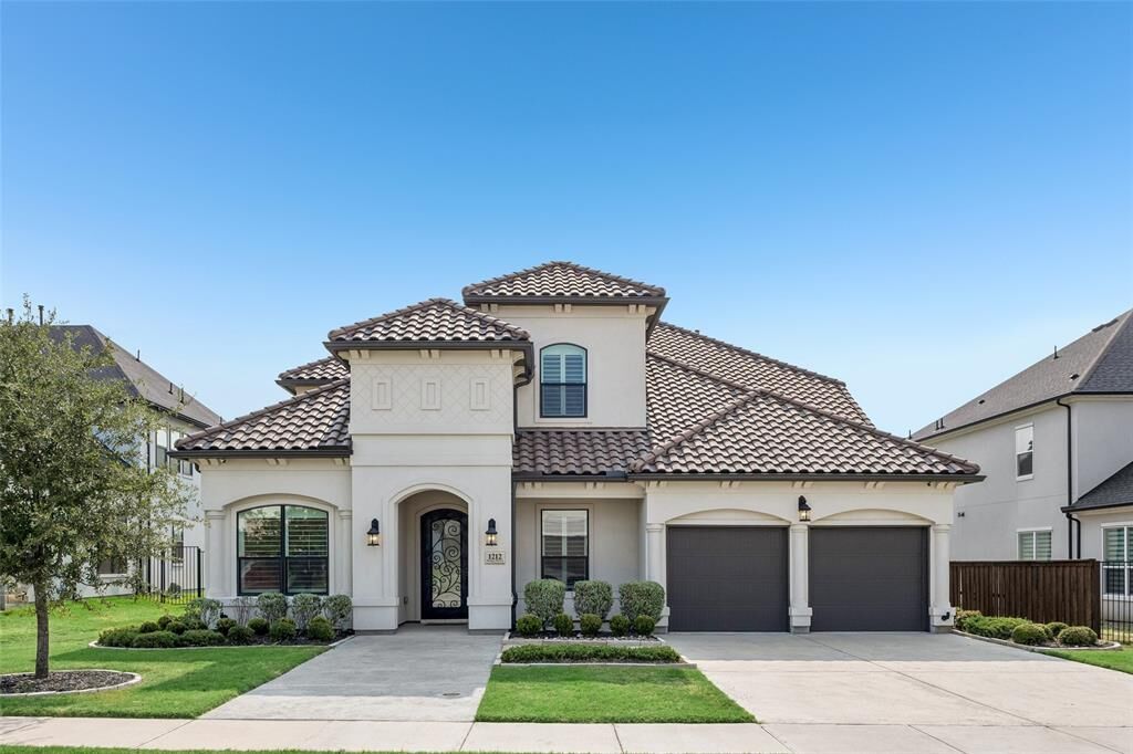Property Photo: 1212 Heritage West Court TX 75028