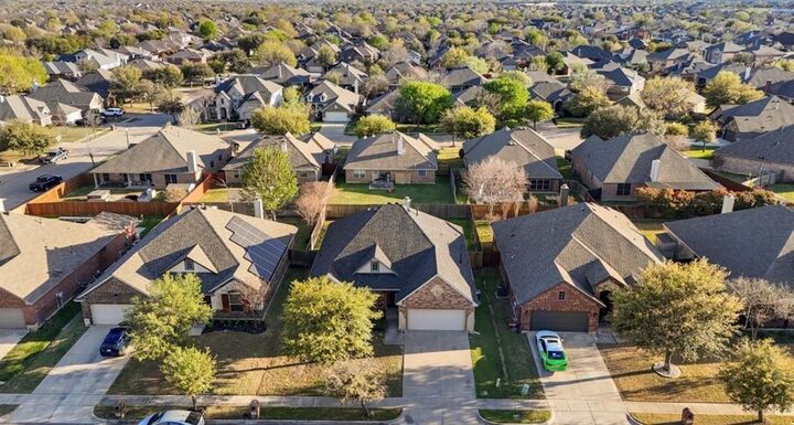 Property Photo: 565 Griffith Drive TX 76179