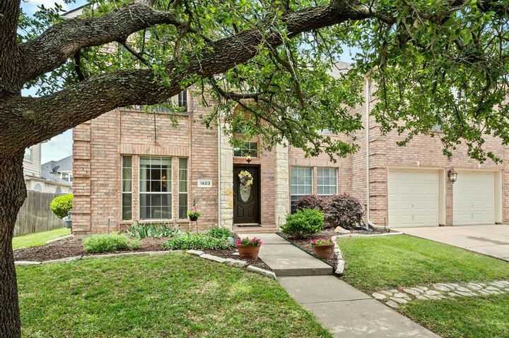 Property Photo: 1603 Fairfax Drive TX 76063