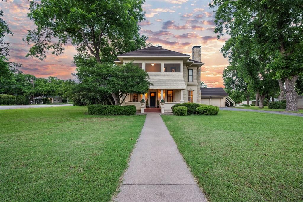 Property Photo:  415 N Avenue I  TX 76634 