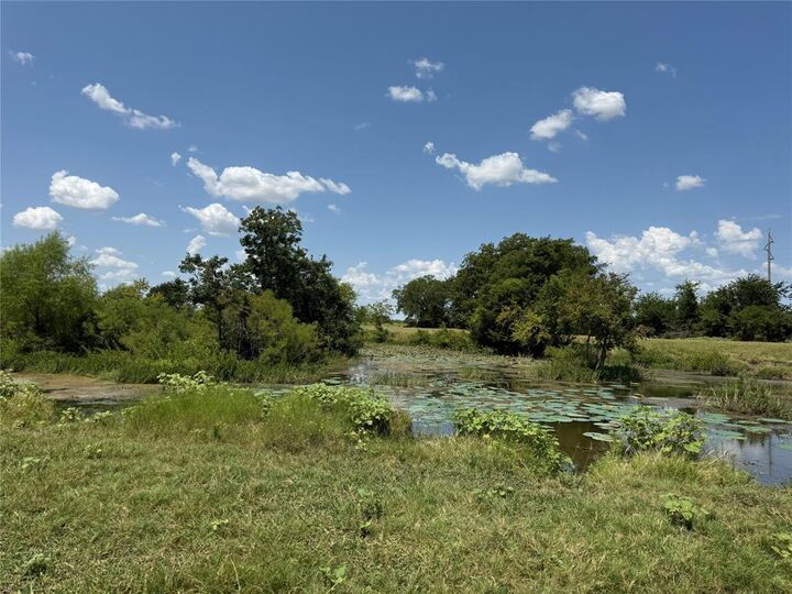 Property Photo:  2800 W Highway 82  TX 76240 