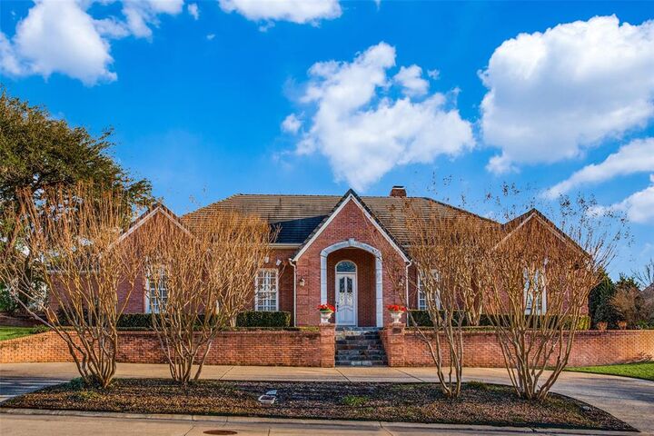 Property Photo: 6509 Muirfield Road TX 76132