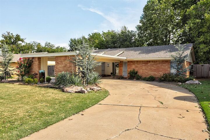 Property Photo:  3021 Brookhollow Road  OK 73120 