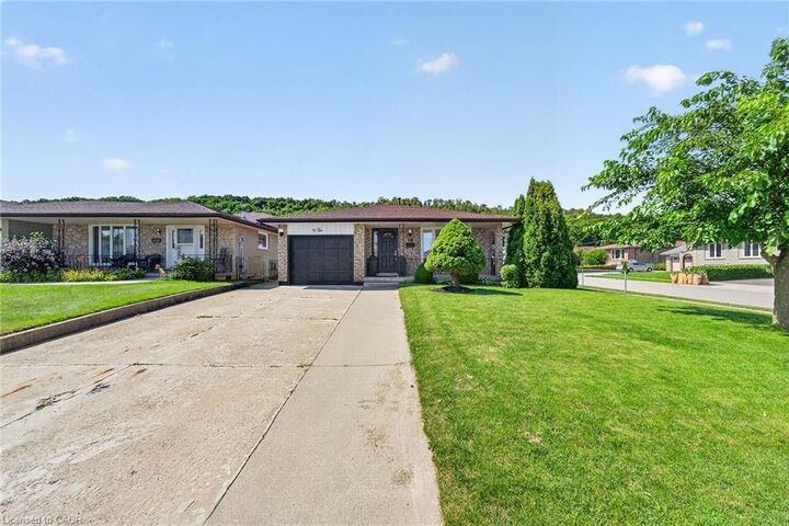 Property Photo: 10 Glen Cannon Drive ON L8G 2Z7