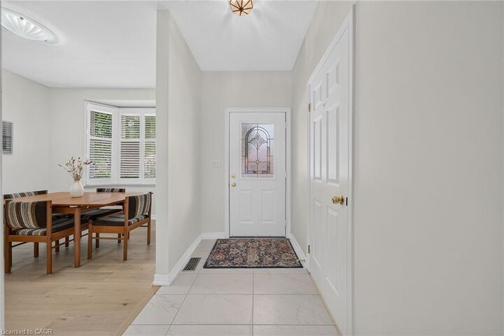 Property Photo: 21 Twentyplace Boulevard ON L0R 1W0