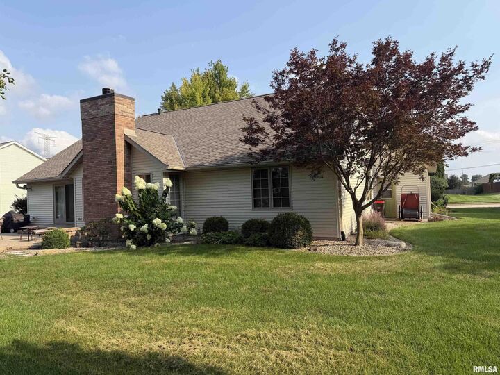 Property Photo: 17 Newberry Court IL 61550
