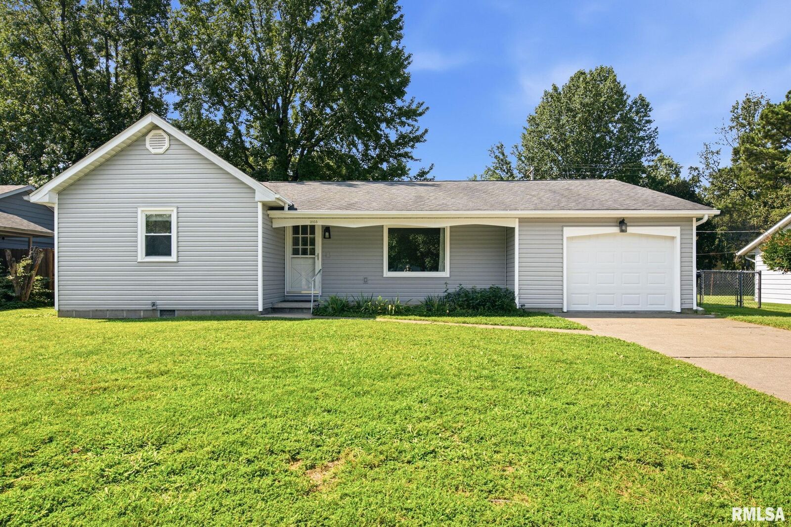 Property Photo:  1803 W Walnut Street  IL 62901 