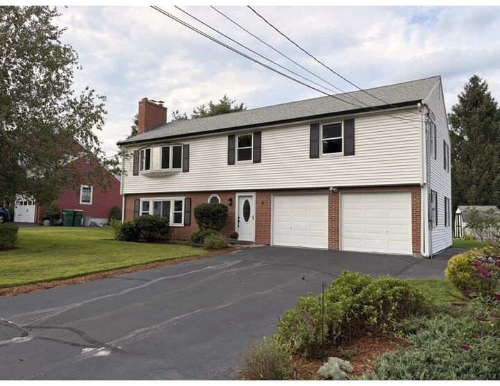 Property Photo:  6 Canterbury Rd  MA 01801 