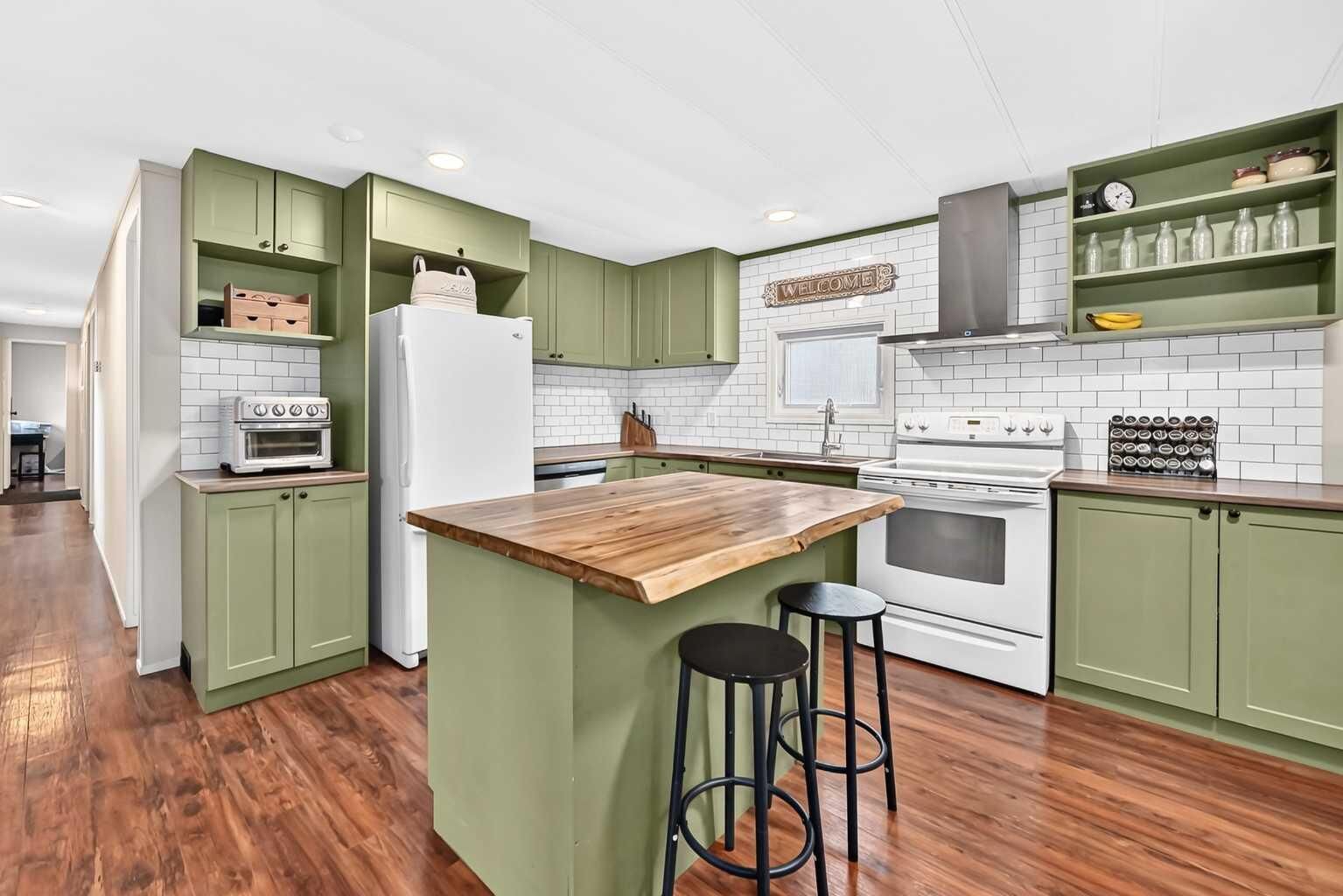 Property Photo: 840 Spring Haven Court SE AB T4A 1B7