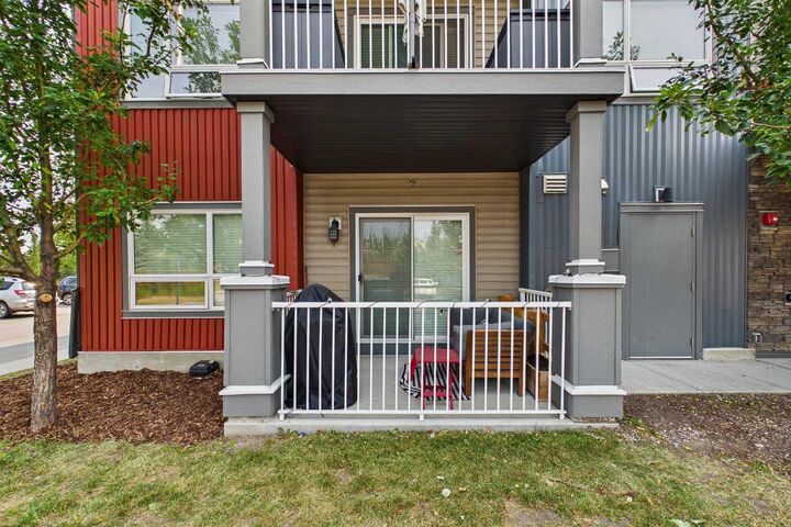 Property Photo:  5305 32 Avenue SW 4101  AB T3E 8A2 