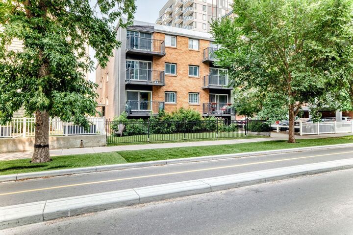 Property Photo:  812 15 Avenue SW 104  AB T2R 0S1 