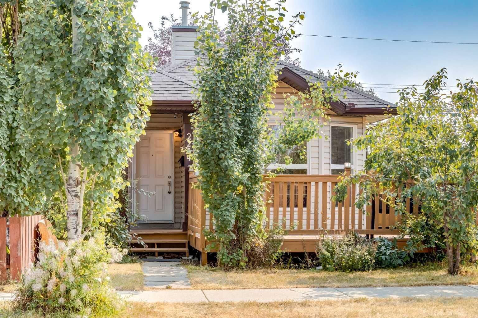 Property Photo:  2234 15A Street SE  AB T2G 3N1 