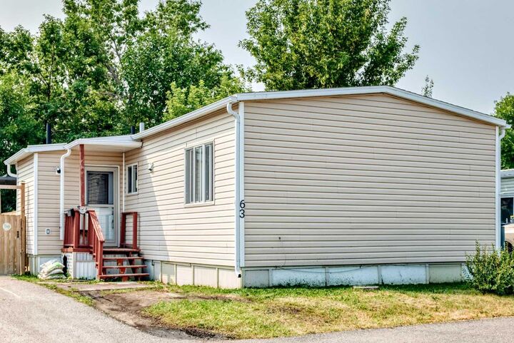Property Photo: 6220 17 Avenue SE 63 AB T2A 0W6