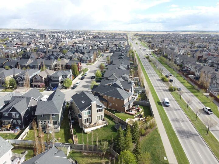 Property Photo: 40 Cooperstown Place SW AB T4B 3T5