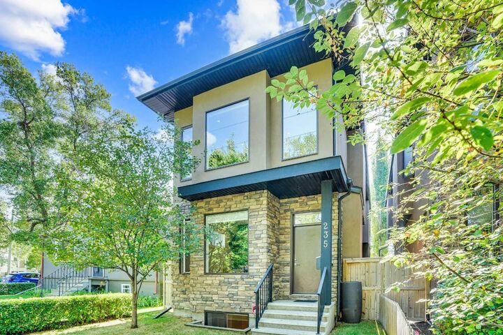235 11 Avenue NE — photo 1