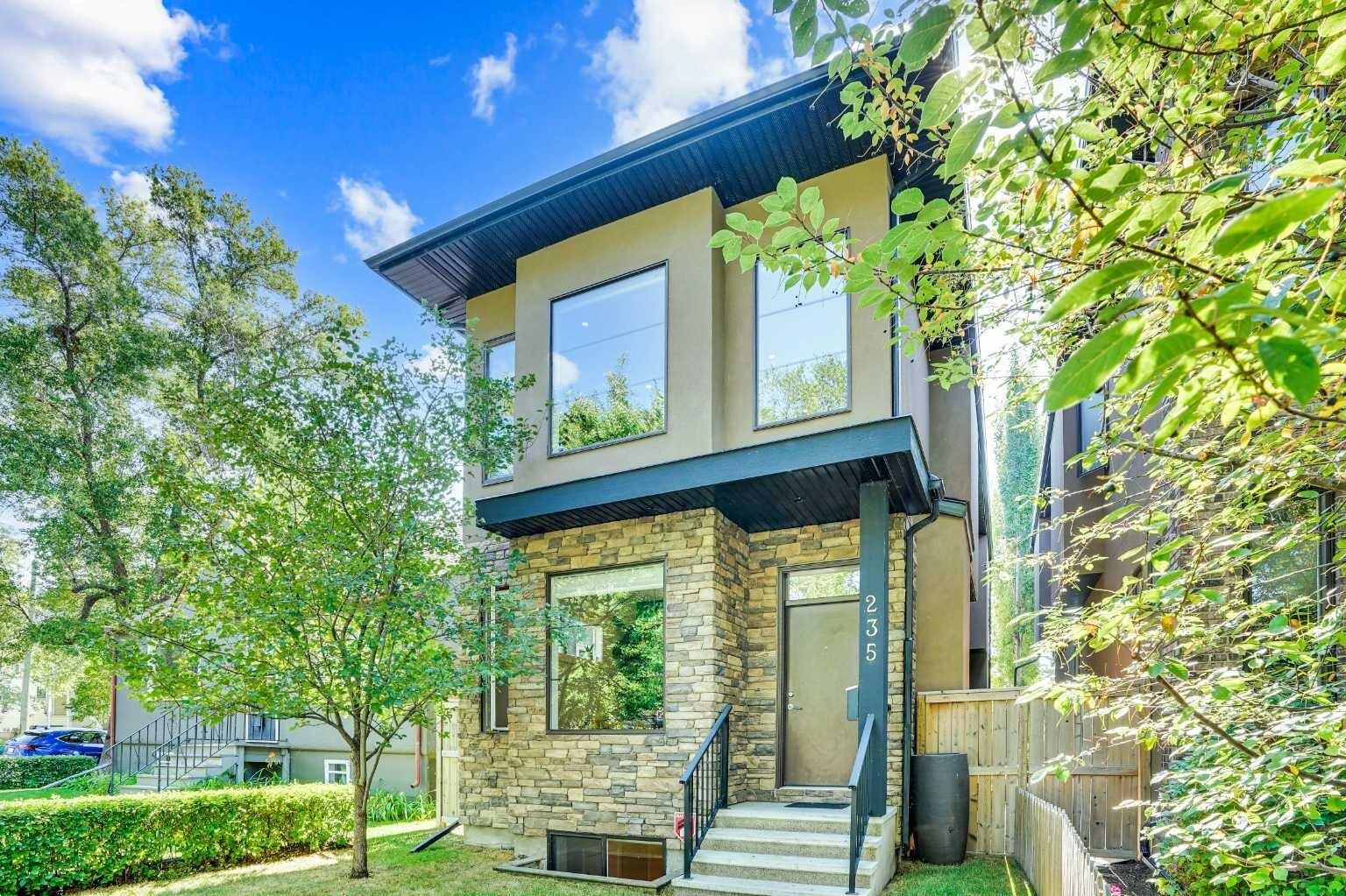 Property Photo: 235 11 Avenue NE AB T2E 0Y9