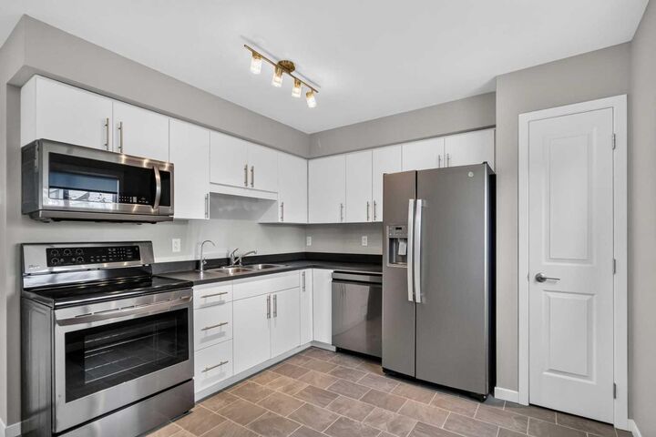 Property Photo:  711 Beacon Hill 25  AB T9H 3R5 