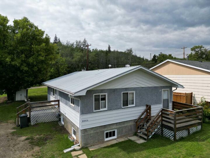Property Photo: 10914 90 Street AB T8S 1P1