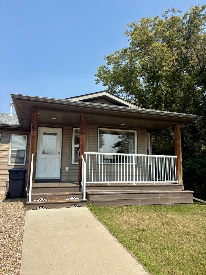 Property Photo:  416 3 Avenue  AB T0J 0B0 