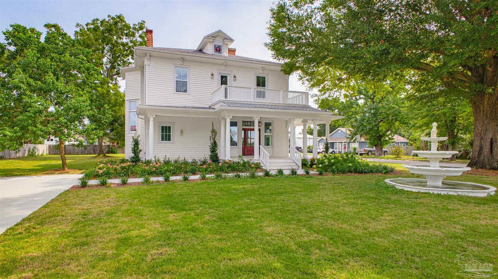 Property Photo: 2808 E De Soto St FL 32503