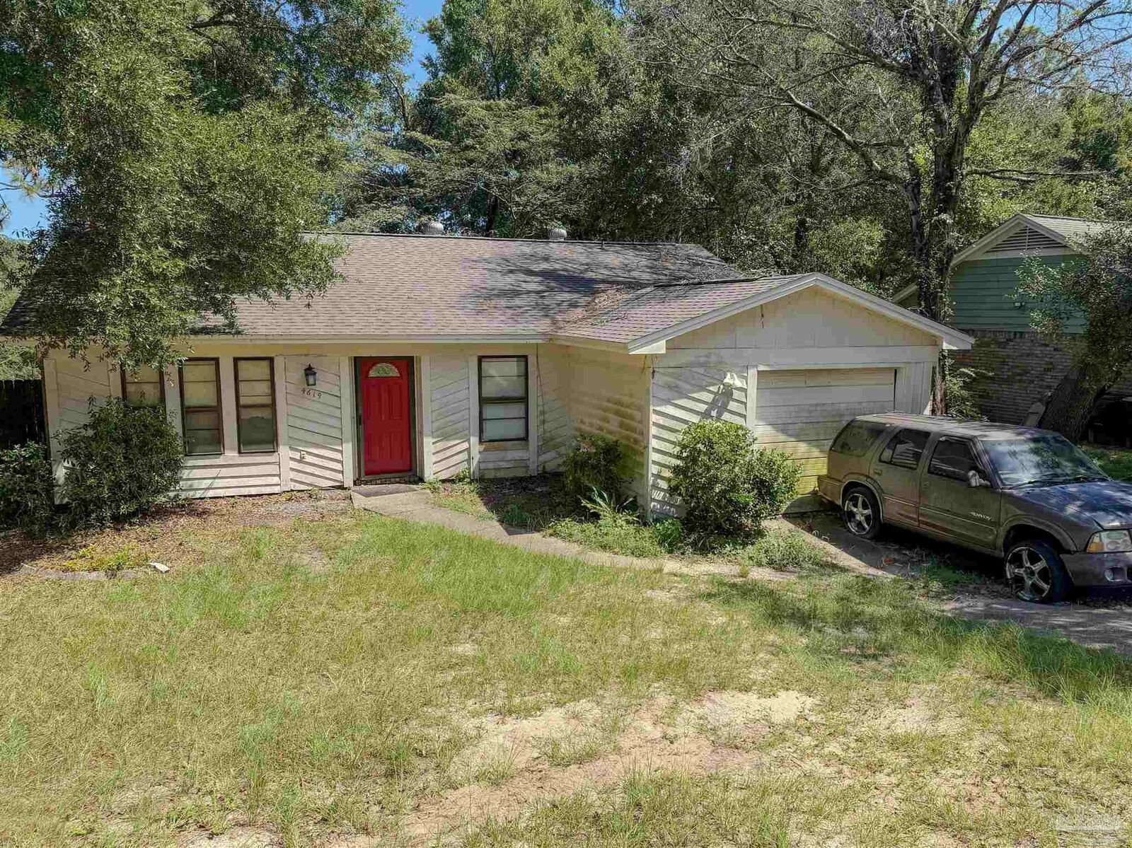 Property Photo: 4619 Gladstone Dr FL 32514