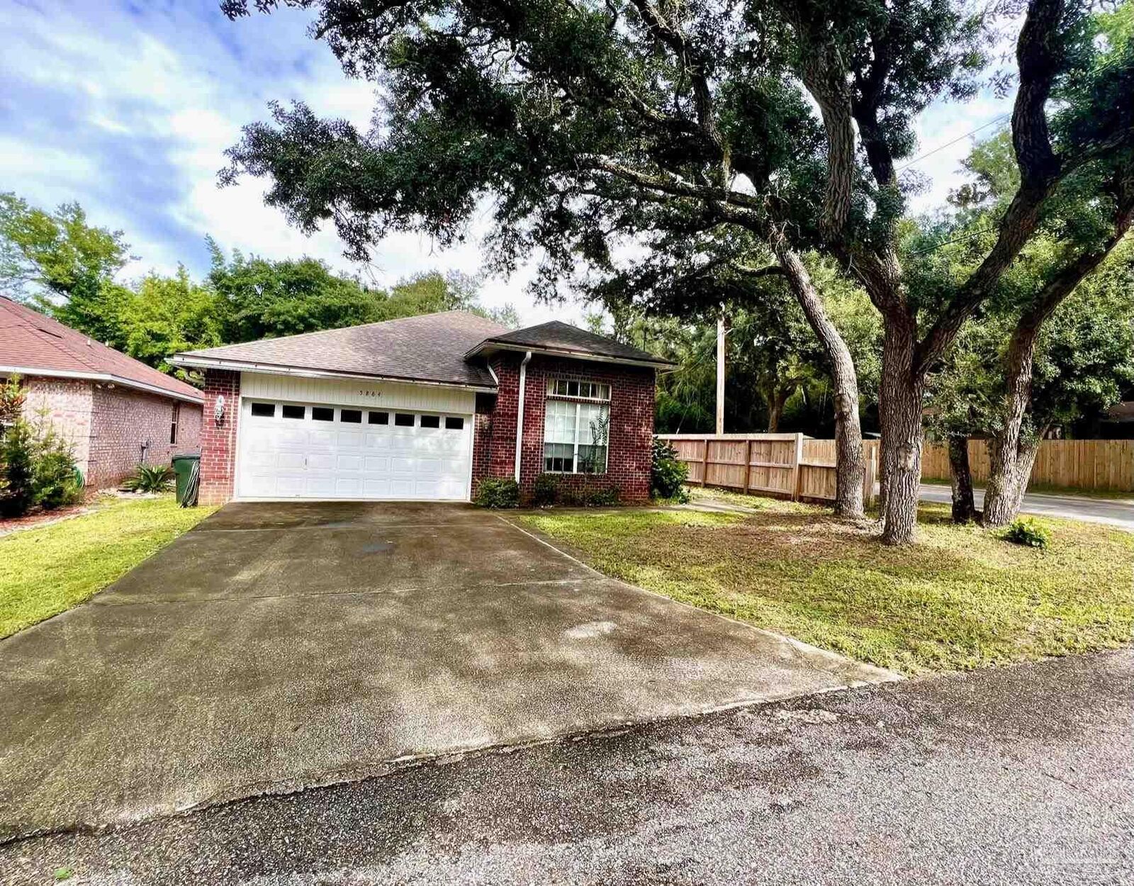 Property Photo: 5884 Grotto Ave FL 32507