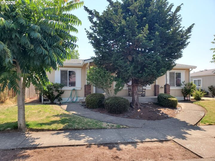 Property Photo:  1376 David Ave  OR 97404 