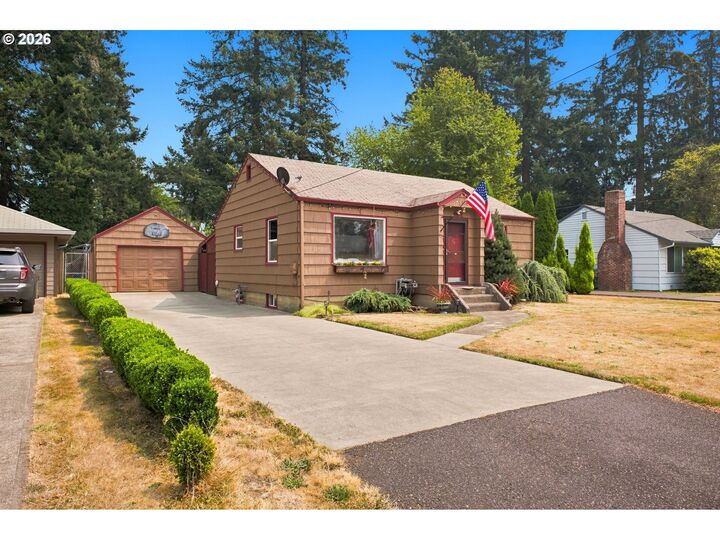 Property Photo:  1102 NE 106th Ave  OR 97220 