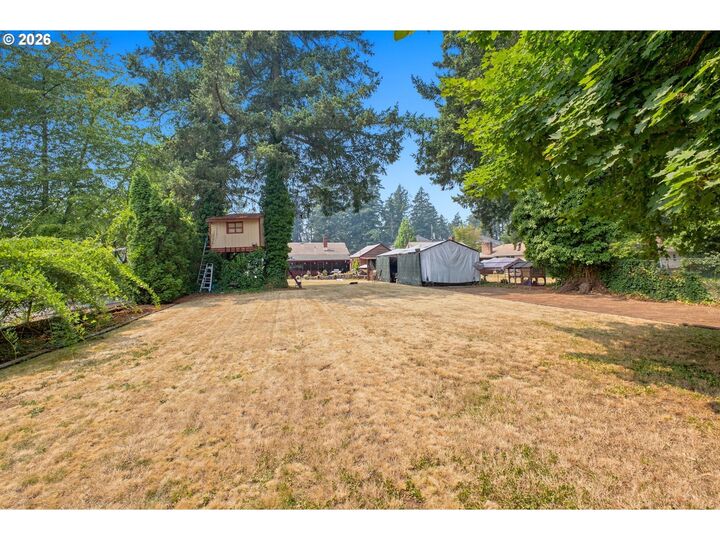Property Photo:  1102 NE 106th Ave  OR 97220 