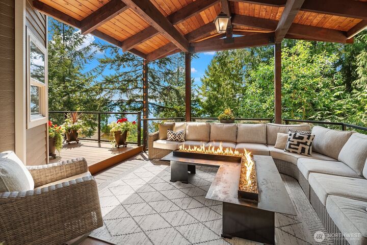 Property Photo: 949 207th Avenue NE WA 98074