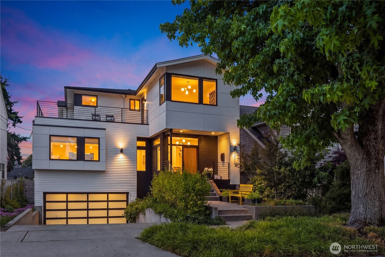 Property Photo:  3215  39th Avenue W  WA 98199 
