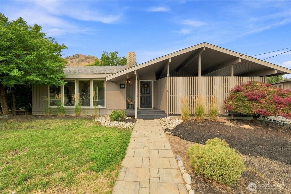 Property Photo:  12 N Western Avenue  WA 98801 
