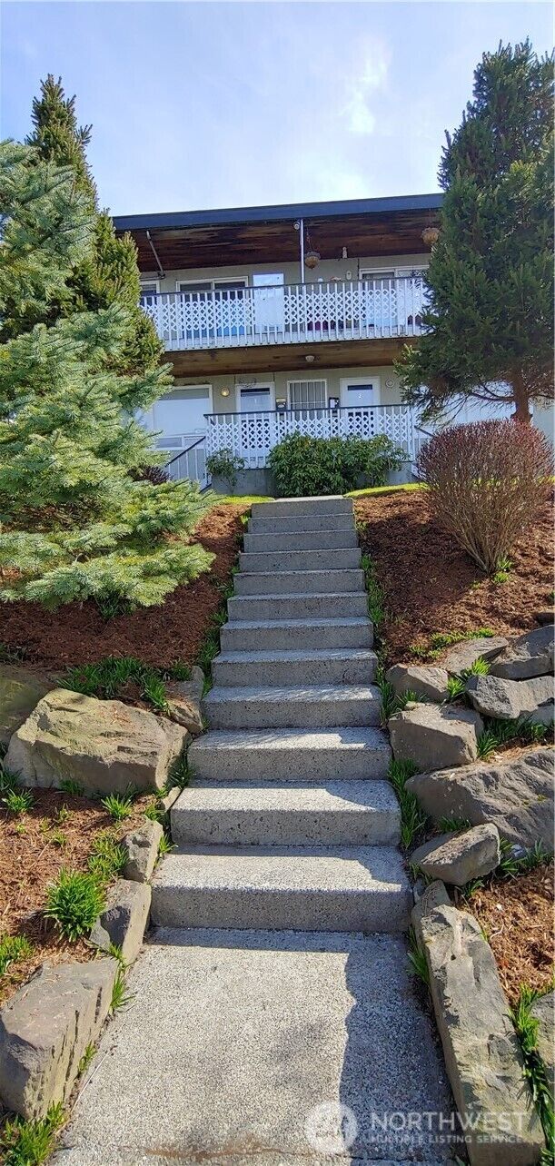 Property Photo: 2119 Grand Avenue 3 WA 98201