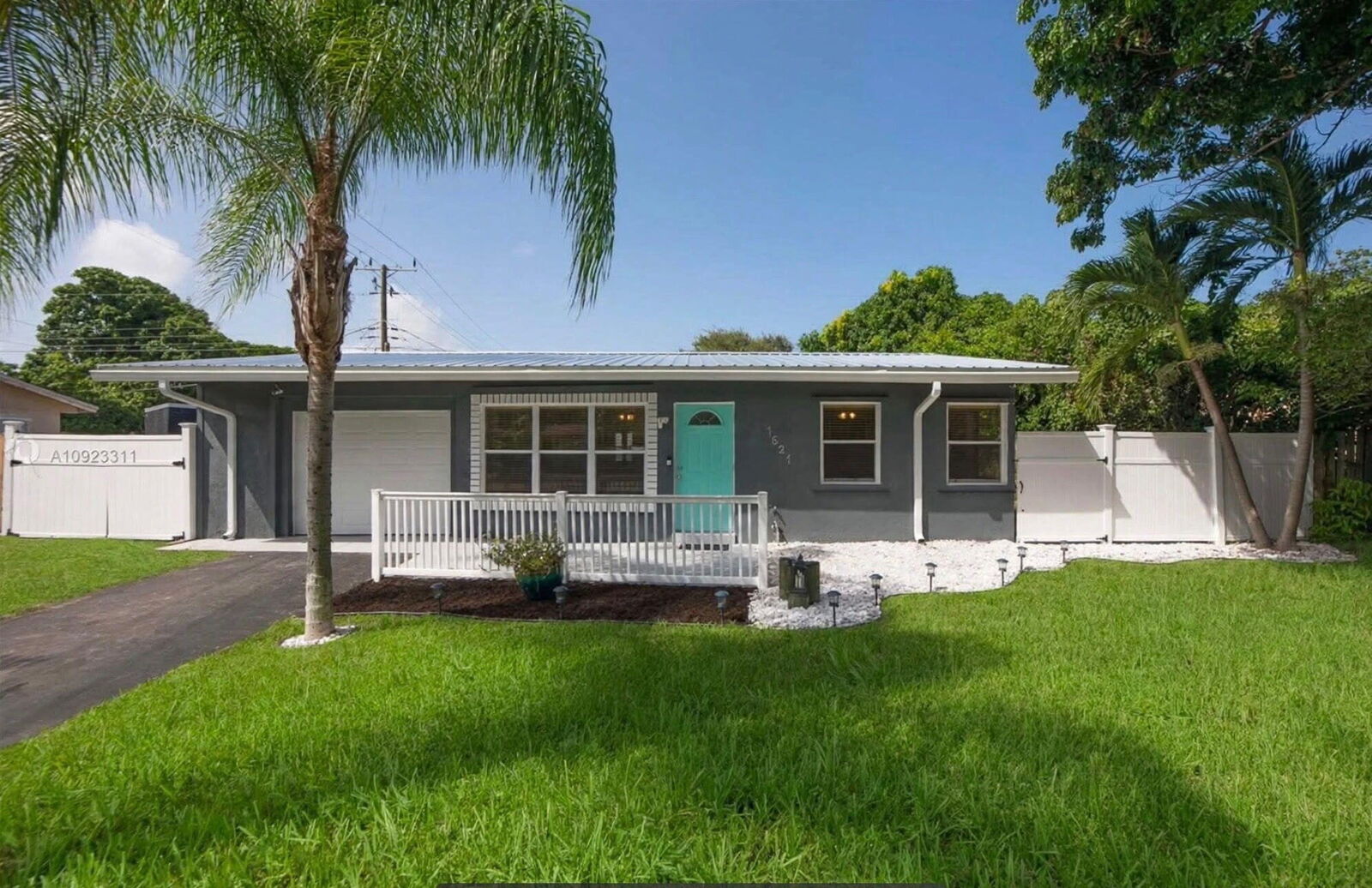 Property Photo: 1521 NE 32nd Court FL 33064